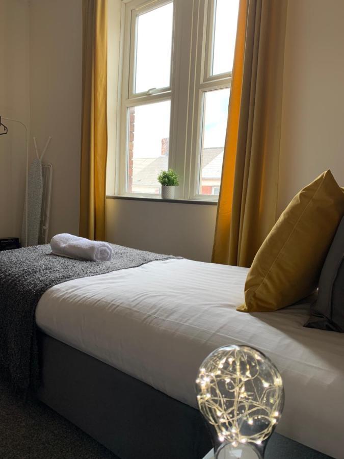Balfour - Beautiful refurbished spacious 3 bedroom Gateshead flat Exterior foto